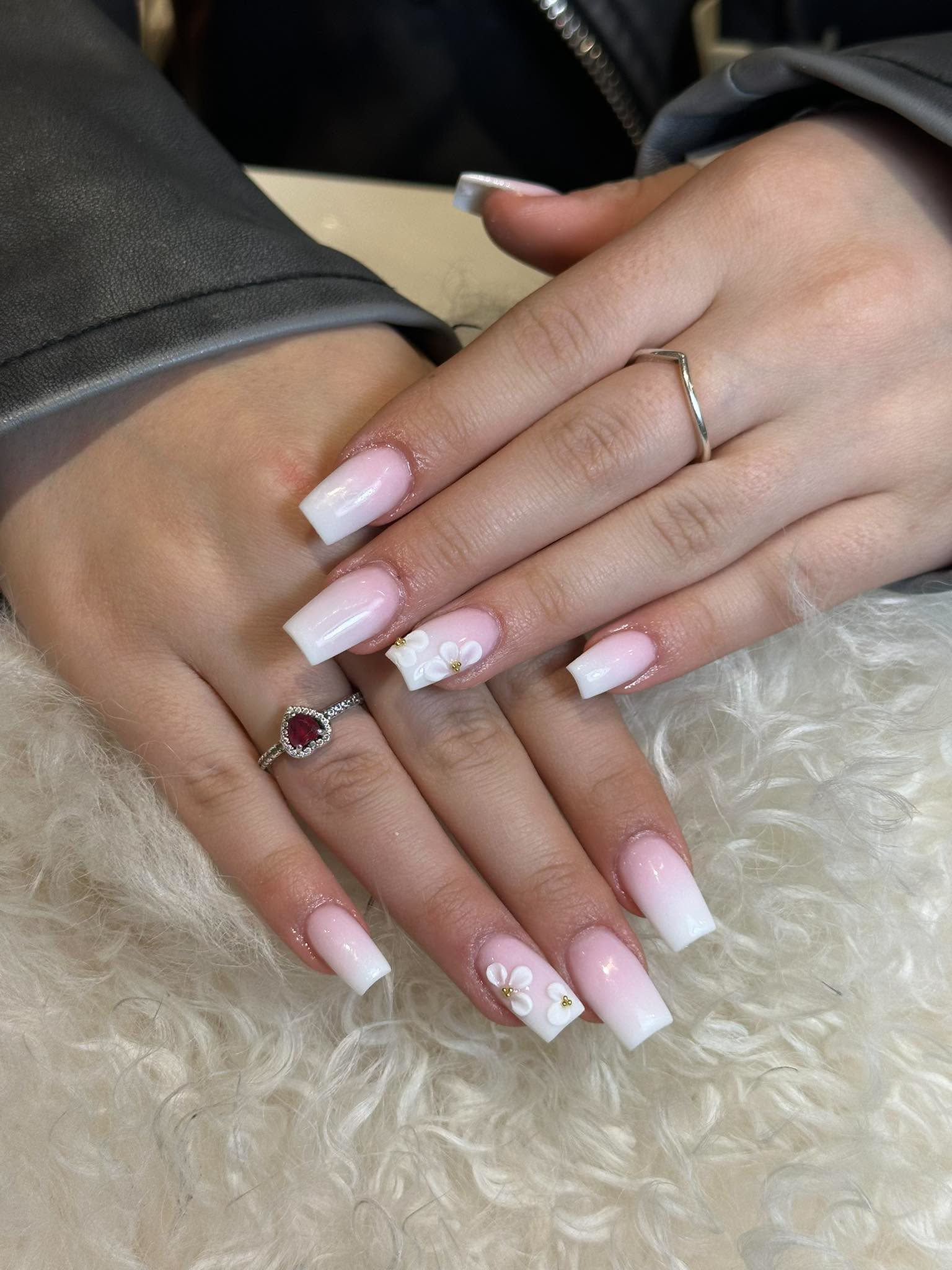 Elegante Nagelmodellage bei 2CE Nails Munich