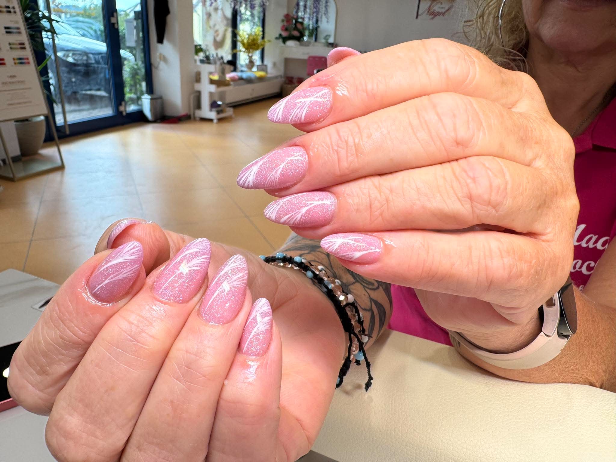 Rosafarbene Nägel bei Bloom Beauty&Nails