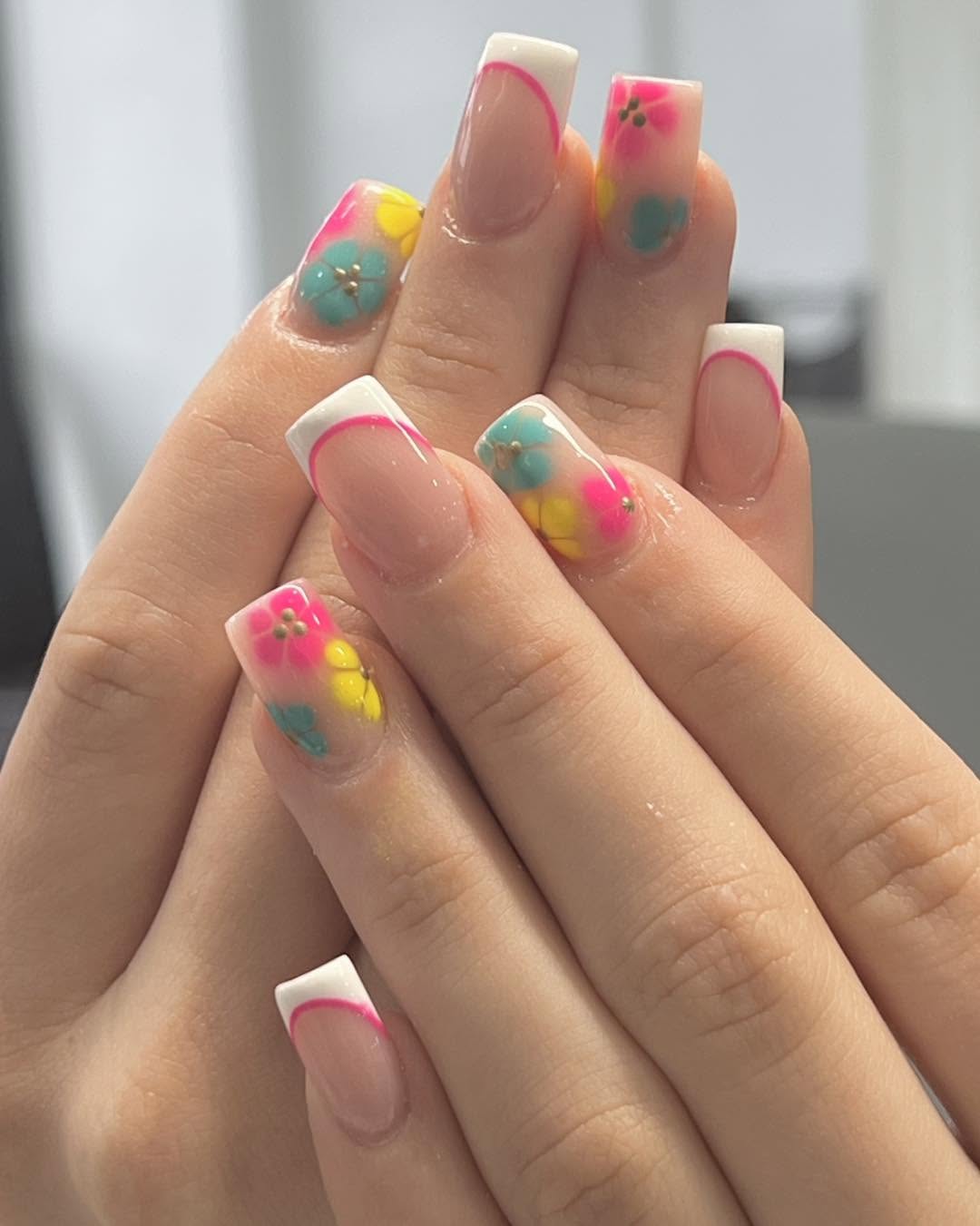 Glossy nail extensions with salon finish