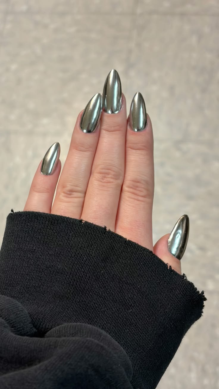 Chrome nail finish