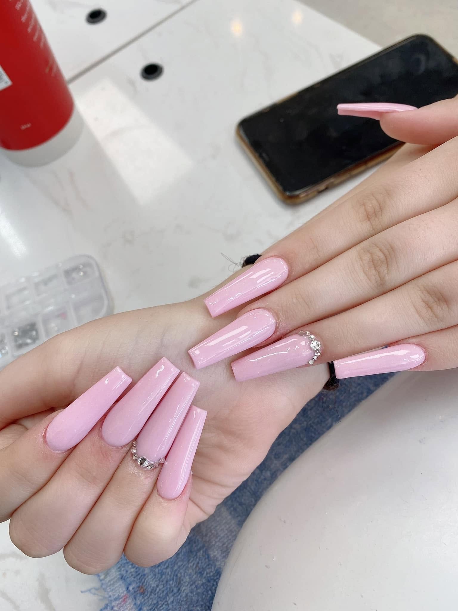 Pink black nail art