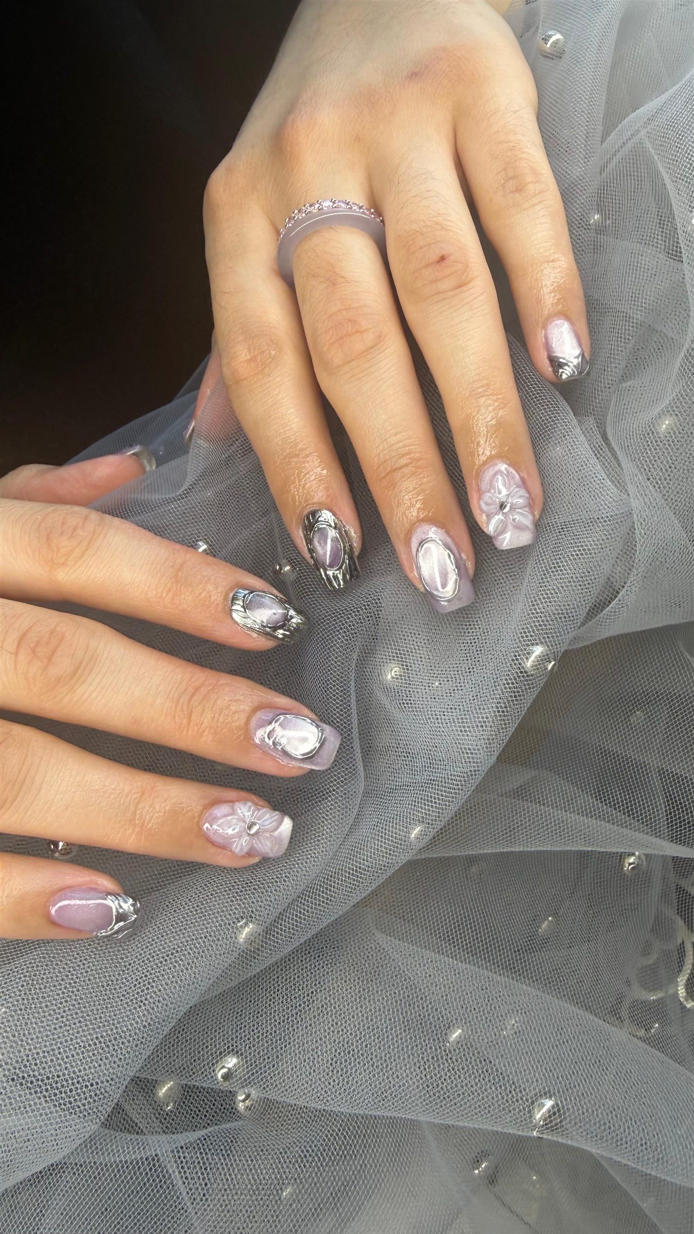 Zilveren nagels met sculpturale 3D details