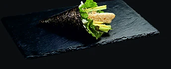 Hähnchen Temaki aus der HANA Speisekarte