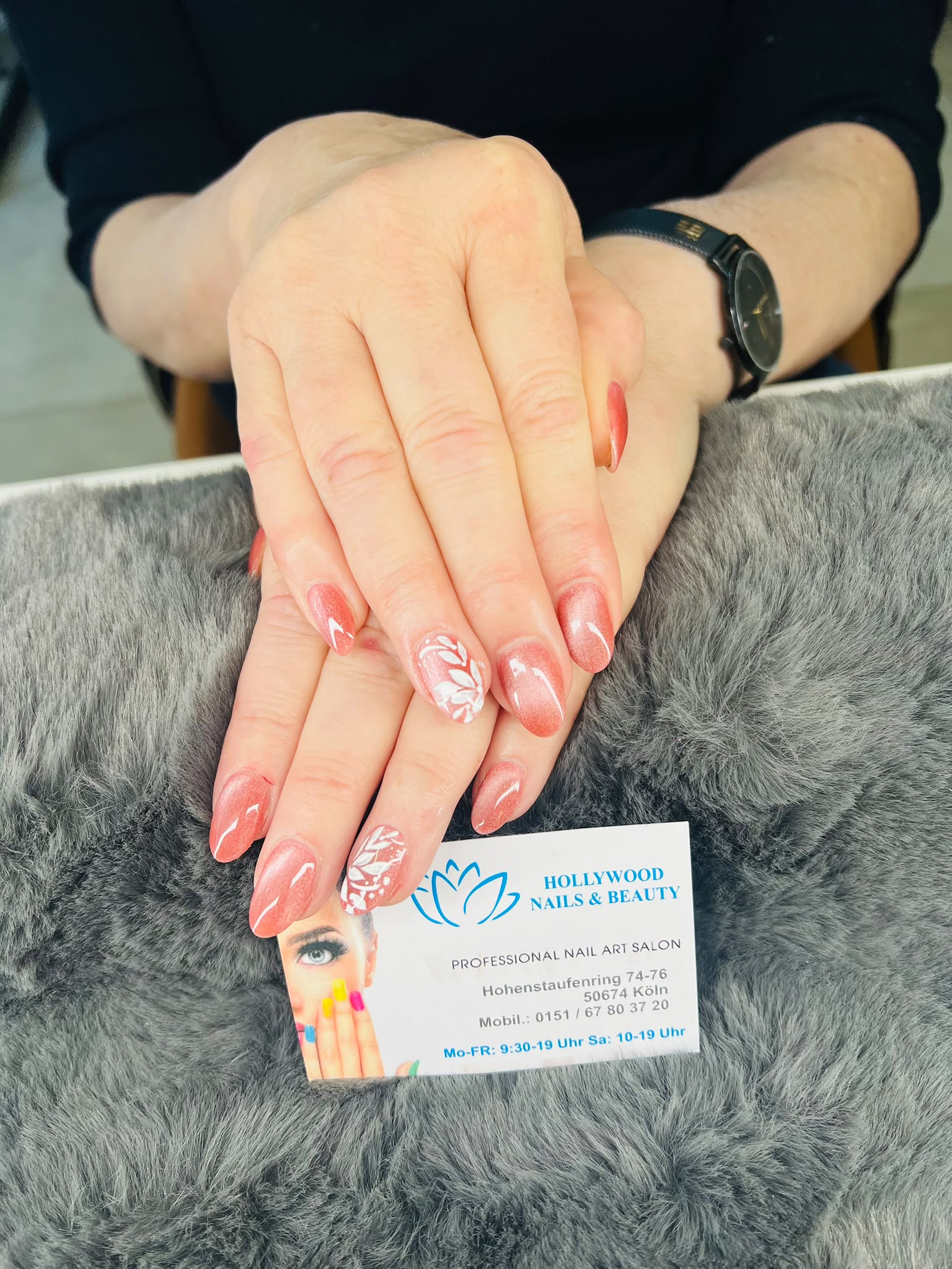 Elegantes Nageldesign aus dem Studio