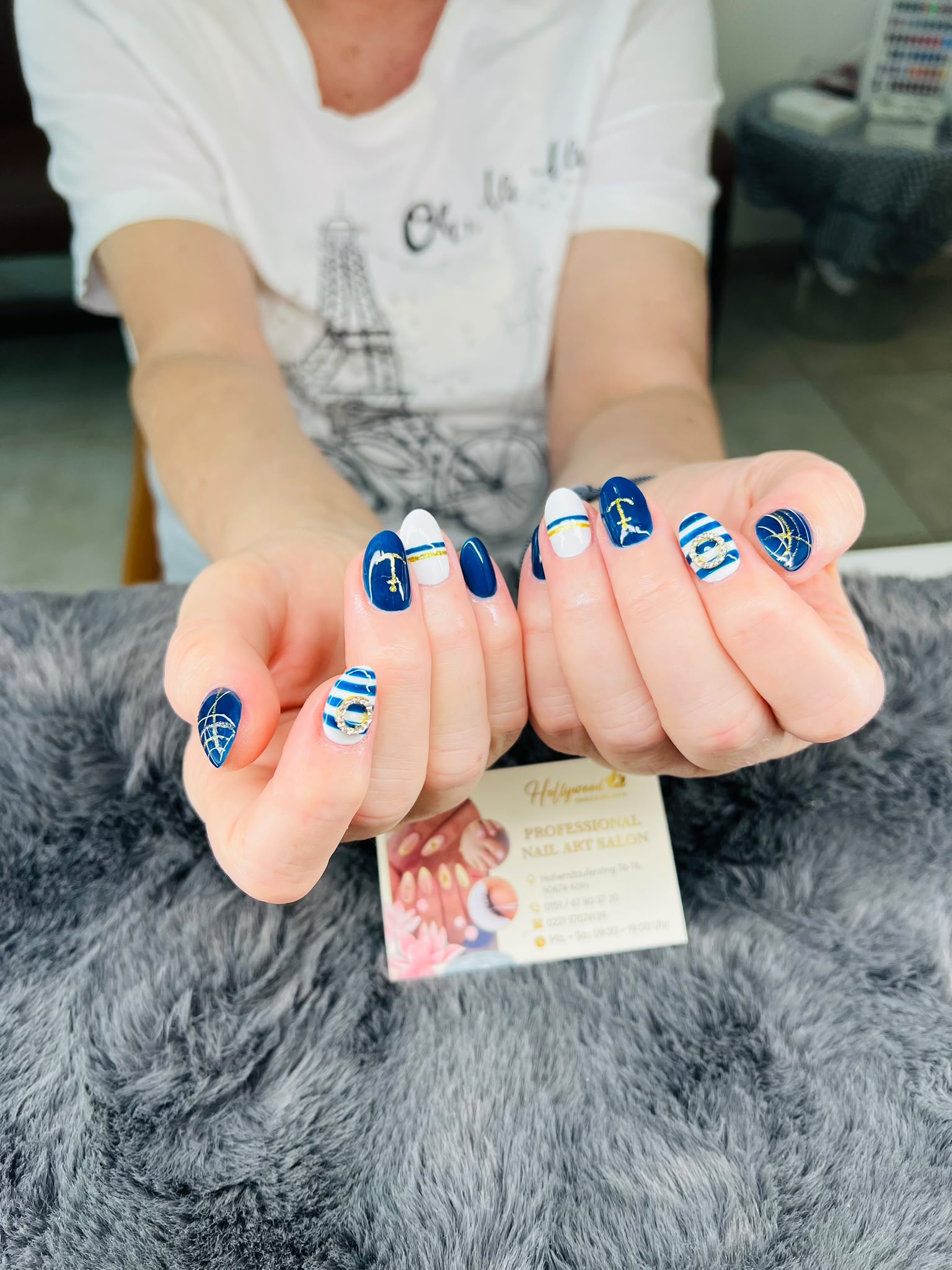 Rosa French Nails mit feinen Details