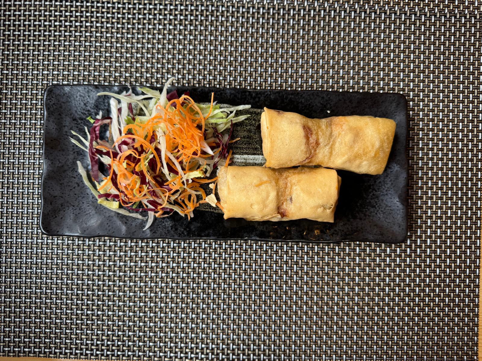Knusprige Rollen mit Salat