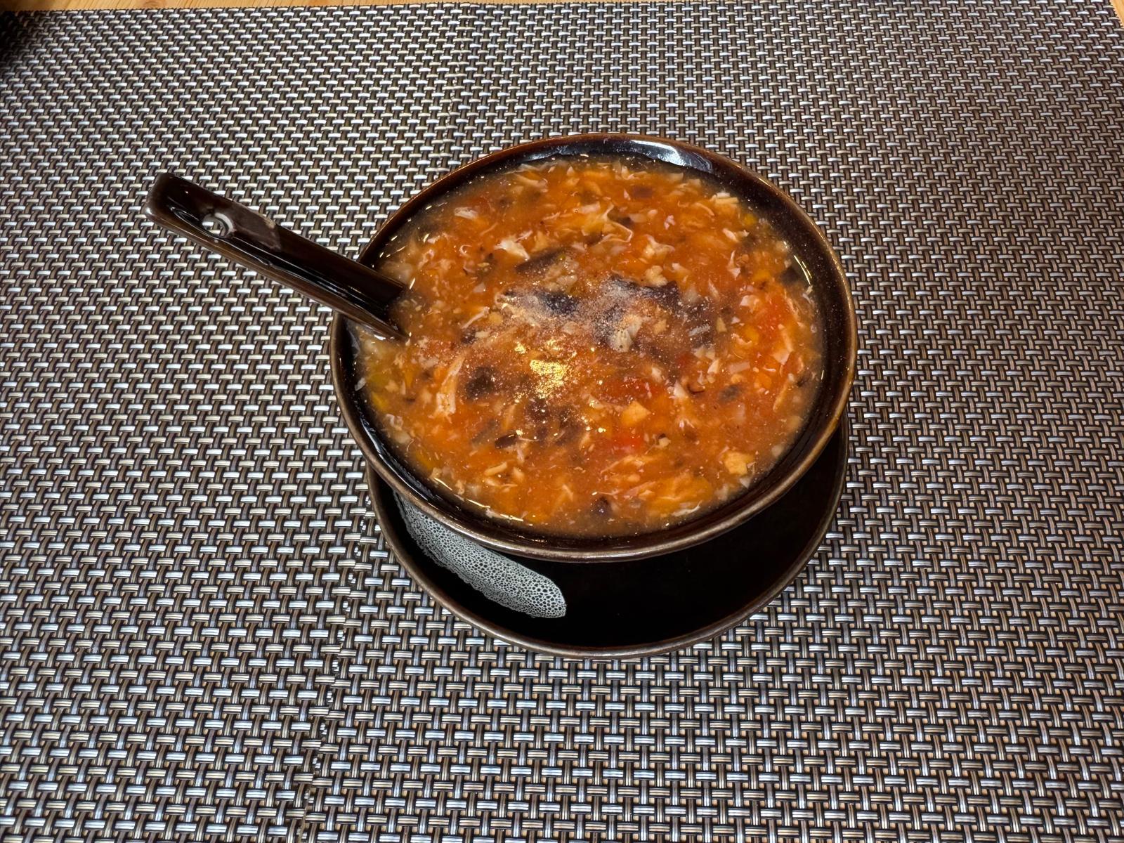 Rotes Curry in einer Schale