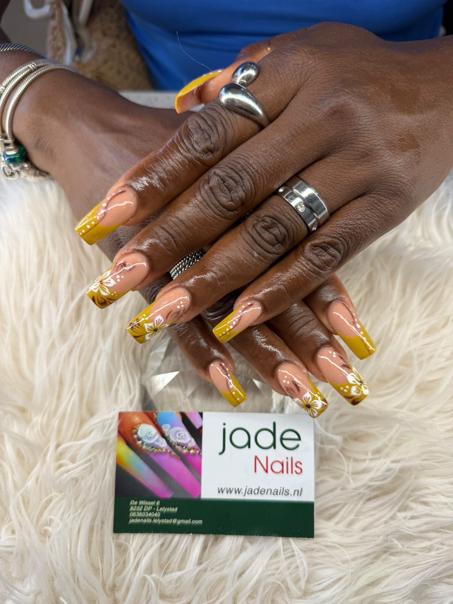 French nagels met rode nailartdetails