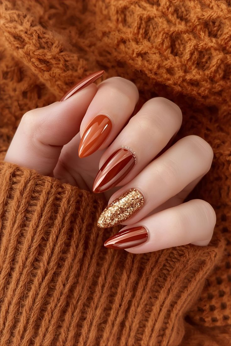 Braunes und goldenes Nageldesign