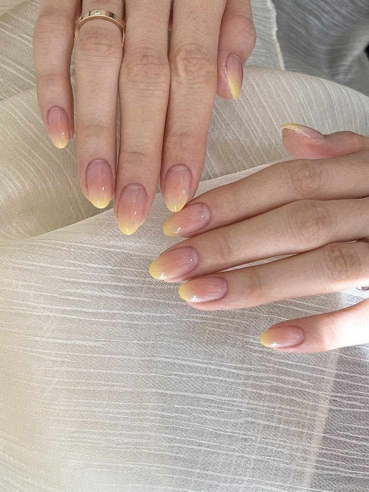 Natürliches Nude Nail Design