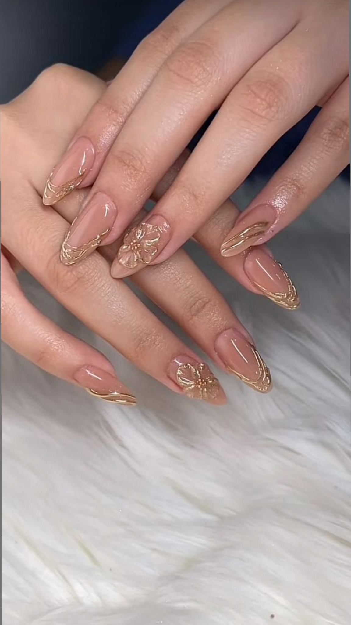 Elegantes kupferfarbenes Nail Art