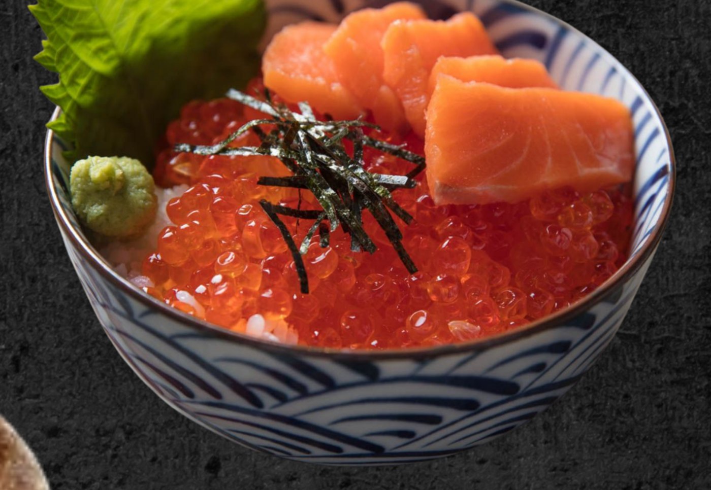 Sake Ikura Don mit Lachs und Kaviar