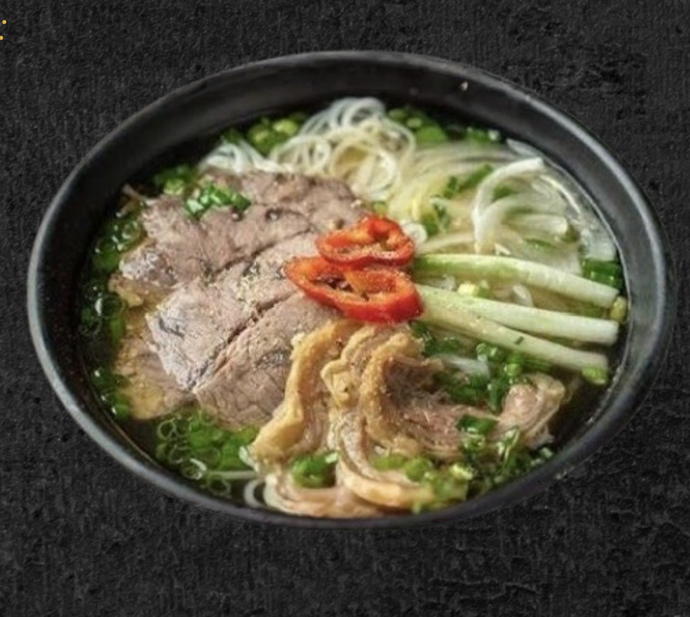 Bun Reisnudelsuppe mit Rindfleisch
