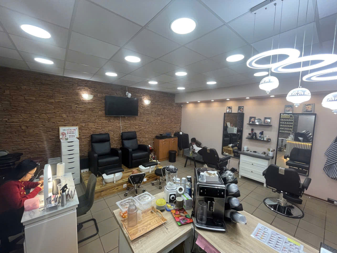Interior view with nail and haircut area